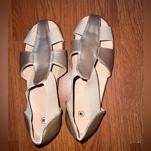 Gold women's fisherman sandals size 9 NWOT